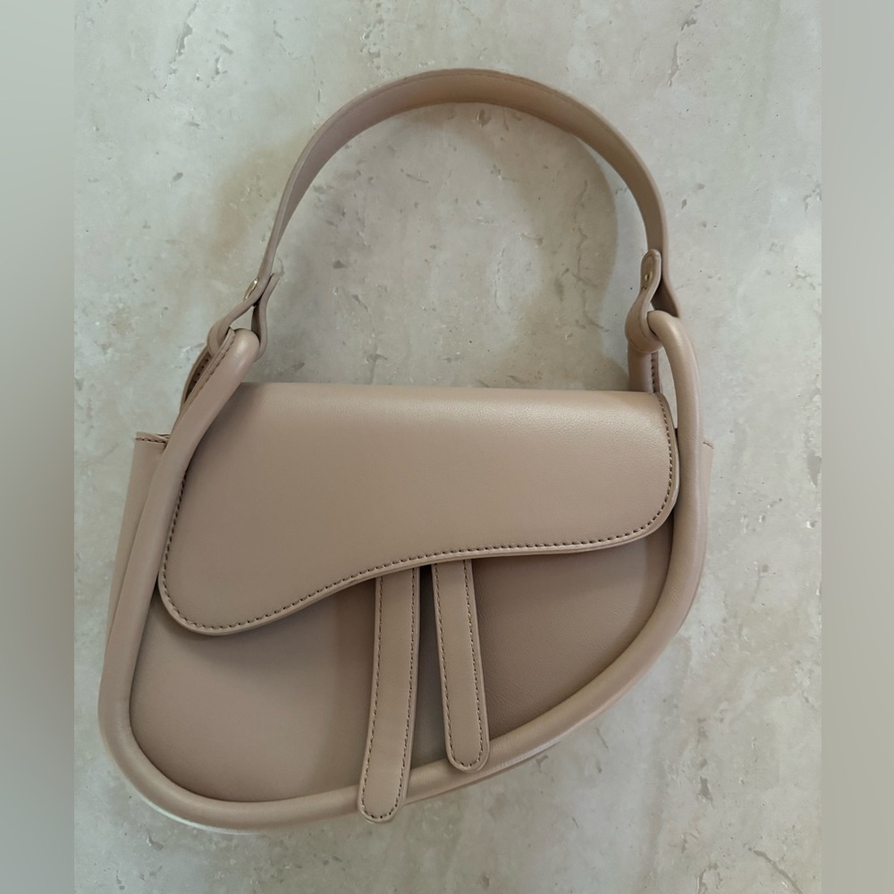 Urban Expression Arlo Saddle Bag in Oatmilk